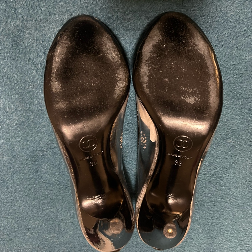Chanel clear pvc black patent pumps. CC logo size 38 US 7.5 - Picture 8 of 9